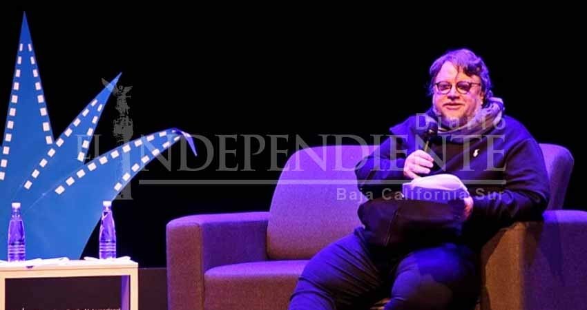 Guillermo del Toro pagará boletos de avión a equipo matemático para olimpiada