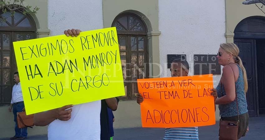 Se manifiestan nuevamente integrantes del centro de rehabilitación “Craadyr” en Palacio Municipal de SJC