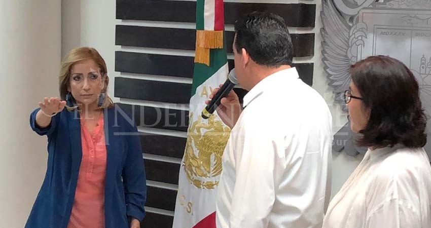 Renuncia Contralora Municipal de La Paz; llega Azucena Meza