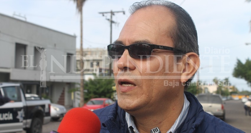 Sin fracturas Oficial Toledo tras ser atropellada: Policía Municipal