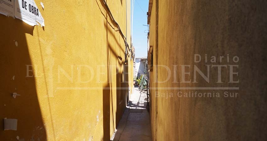 Denuncian complicidad de vecinos con Alcalde de La Paz para quitarle su patio