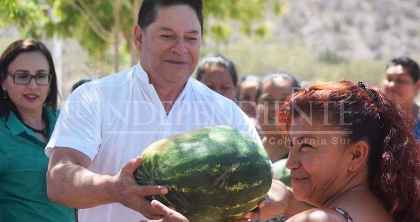 Persiste “Lord Sandías”: Diputado seguirá regalando alimentos en su distrito