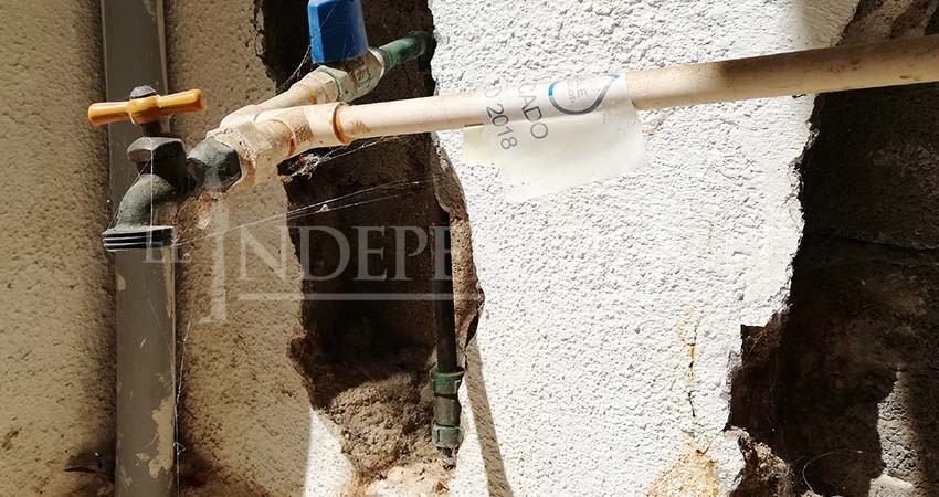 Pérdida de agua por fugas merma el abasto en tandeo de CSL