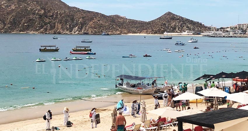 Sargazo en Cancún beneficia a Los Cabos y la afluencia de turistas creció 21.9%