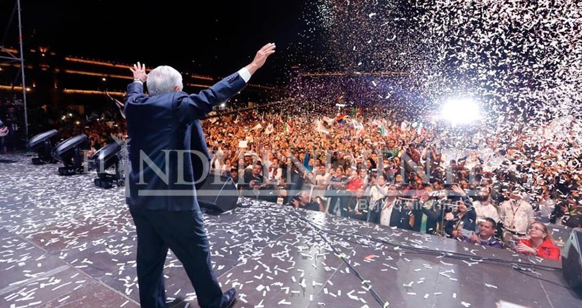Fiesta austera con "bailongo", en aniversario de triunfo electoral: AMLO