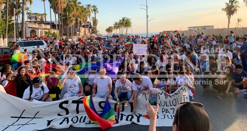 Marcha gay de La Paz festeja Matrimonio Igualitario
