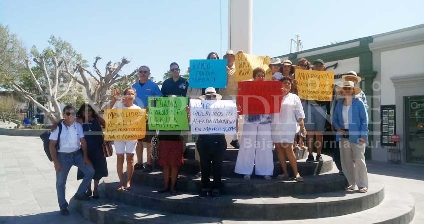 Se manifiestan contra gobierno del AMLO en la plaza pública de SJC