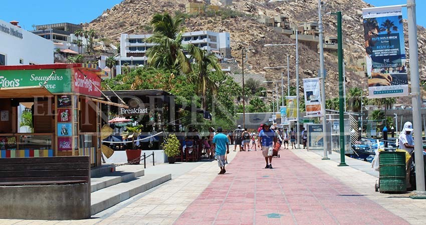 Turistas consumen hasta 50 litros de agua por segundo por día