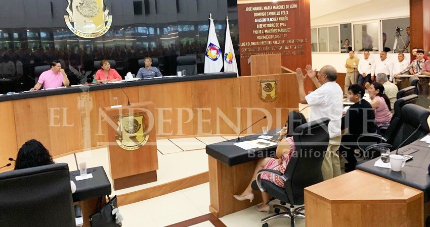 Legisladores de BCS luchan por fuerza de poder en sesión extraordinaria