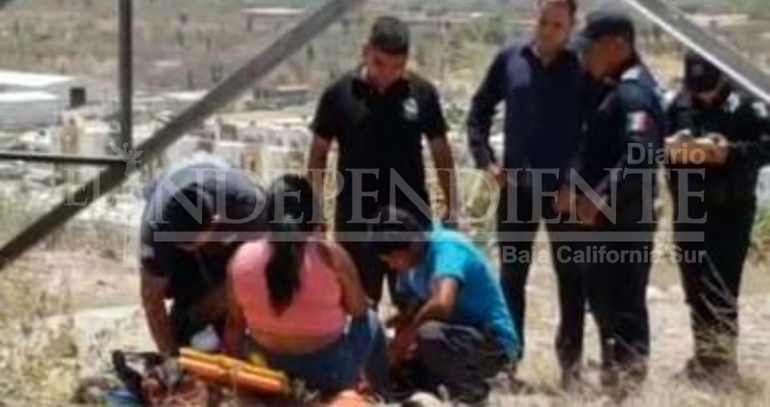 Mujer intenta quitarse la vida aventándose de una antena en La Paz