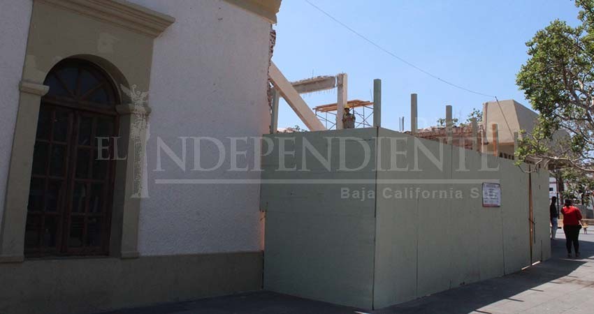 Sin permiso del INAH, demuelen local adjunto al Palacio Municipal