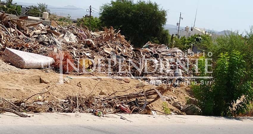 Rellenan bordo de calle Ernesto Arámburo de SJC con basura