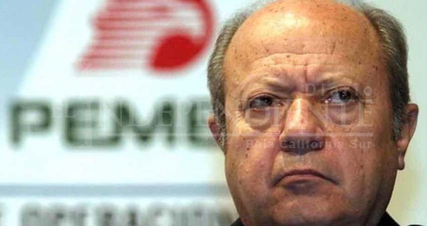 Petroleros expulsan a Carlos Romero Deschamps