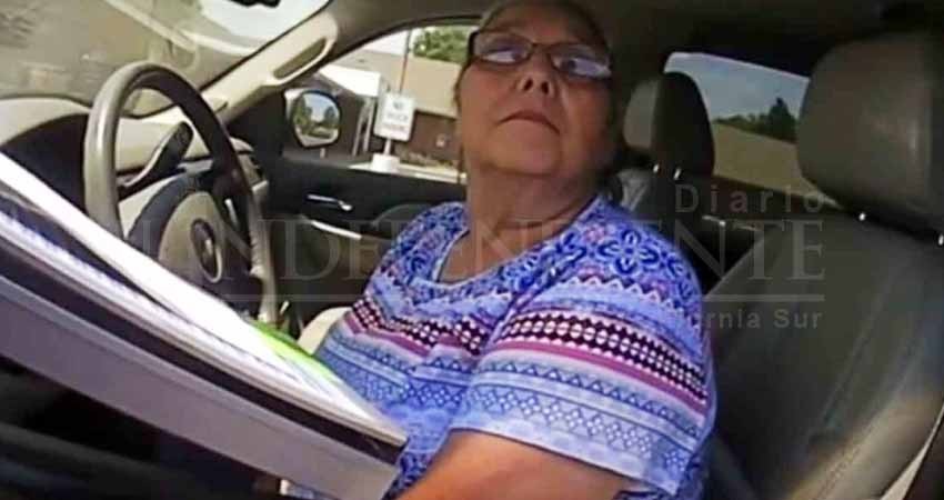 Esto le pasó a una mujer de 65 años que insultó a un policía