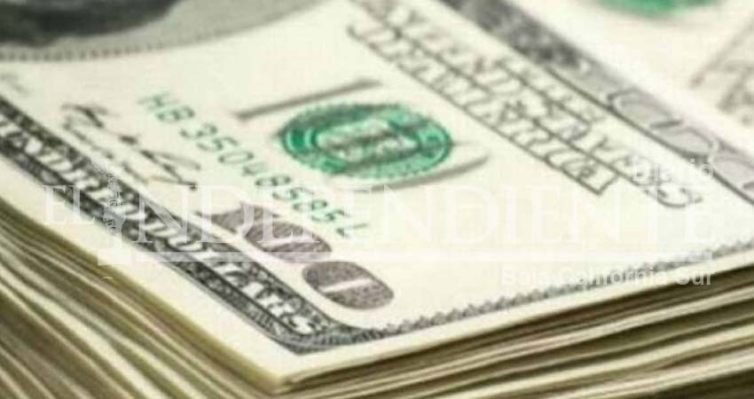 Dólar baja, cierra en 19.93 pesos a la venta en bancos