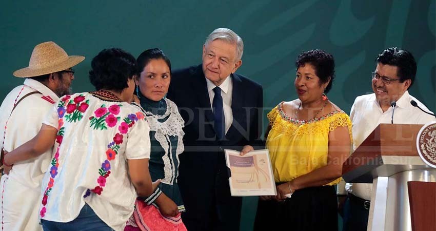 Pueblos indígenas entregan propuestas a López Obrador