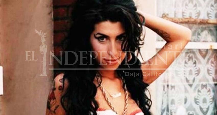 Exnovio pretende vender fotos íntimas de Amy Winehouse
