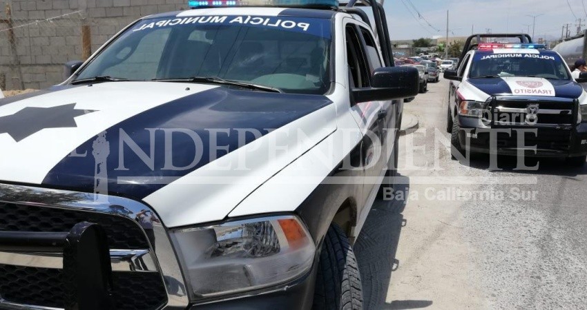 A mano armada, asaltan Oxxo a pocos metros de la Delegación de CSL