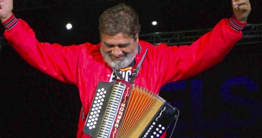 Cuando la cumbia salvó al rock: El legado de Celso Piña