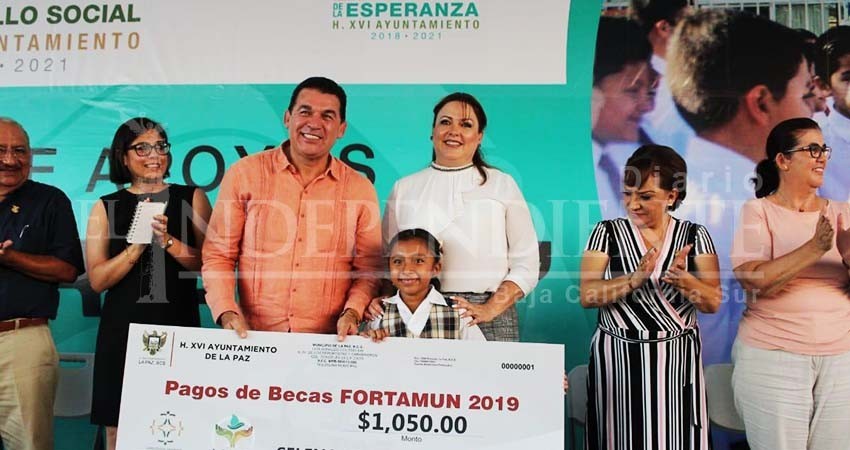 Hay mil 120 estudiantes paceños en “lista de espera” por una beca Fortamun