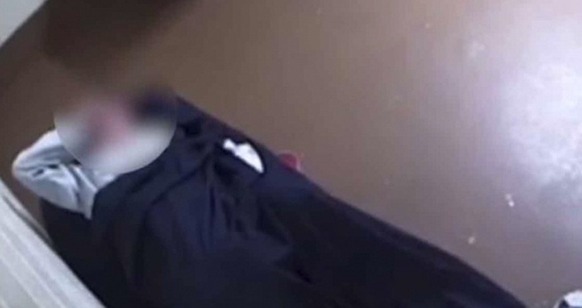 Presa da a luz en su celda; pidió ayuda y fue ignorada