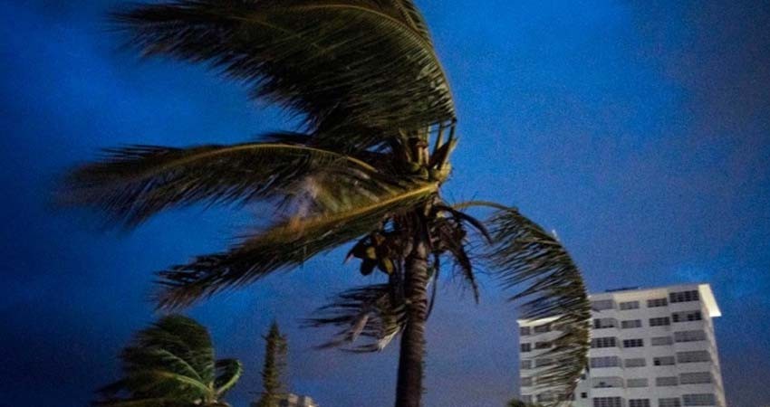 'Dorian' se degrada aún más y ya es categoría 2