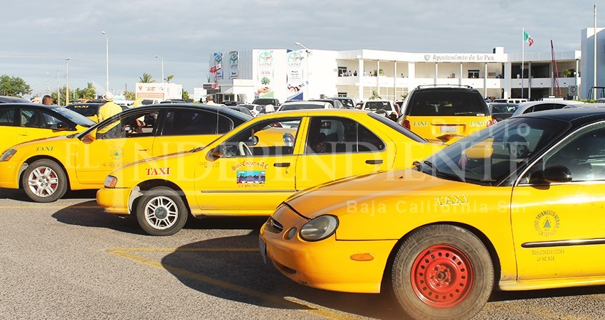 Reacomodo de tarifas de taxis quedó en el aire; agremiados no hicieron solicitud