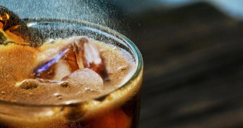 Este es el riesgo de tomar dos o más refrescos al día