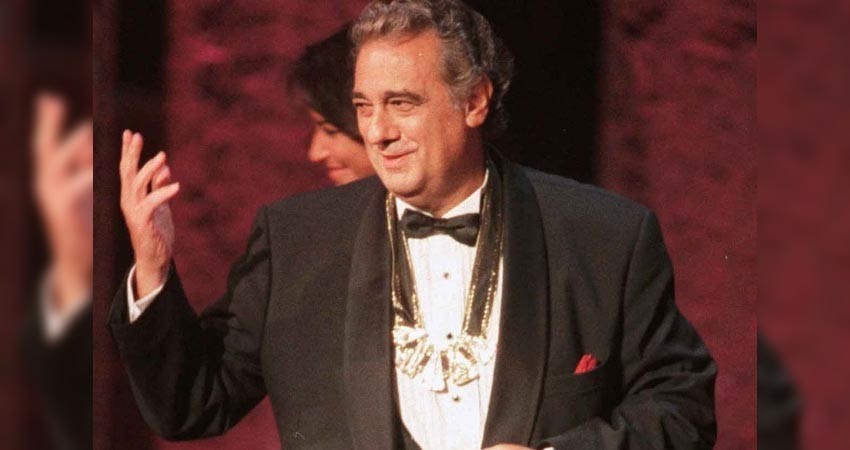 Plácido Domingo me apretó los senos, recuerda mujer