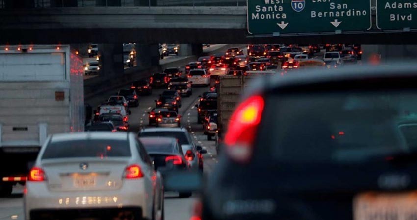 Revoca Trump autoridad de California sobre emisiones de autos