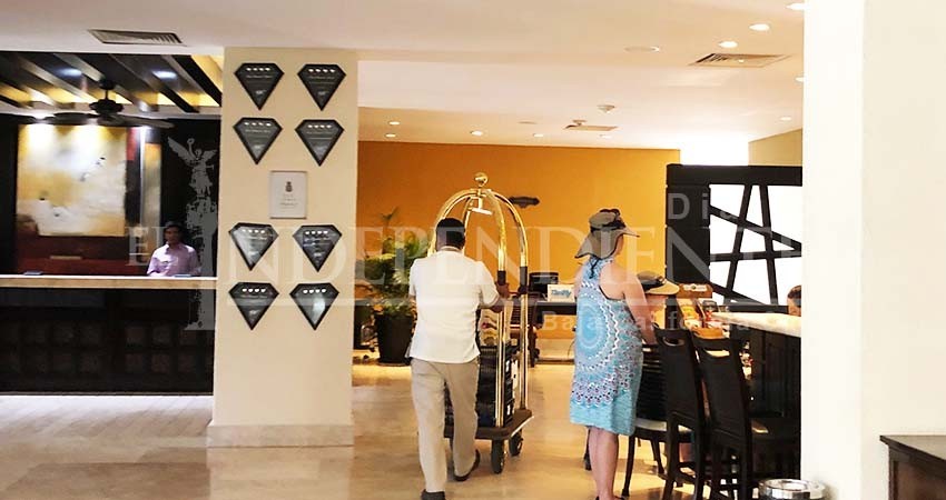 Activan hoteles protocolos de emergencia ante cercanía de “Lorena”