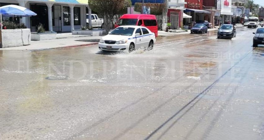 Río de aguas negras en la calle Morelos de CSL