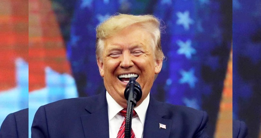 Trump se burla de activista Greta Thunberg