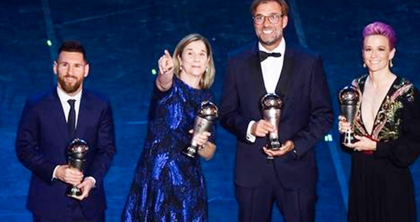 Recibe Lionel Messi el premio de la FIFA al mejor futbolista del año