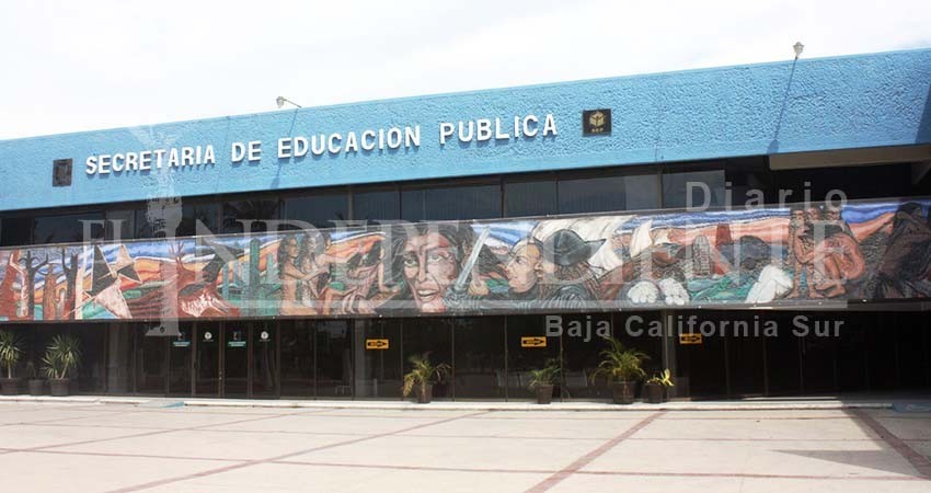 Estudiantes  cabeños no pueden seguir sus estudios, SEP no entregó los certificados