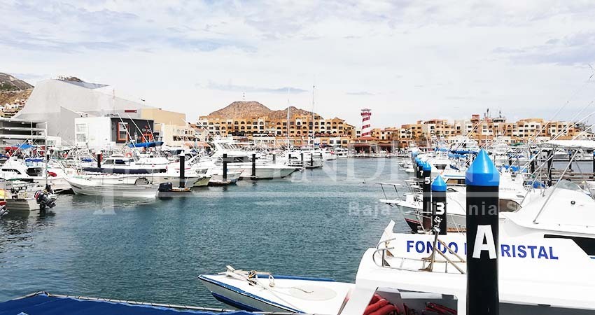 Sin atención derrame de aguas en marina de Cabo San Lucas