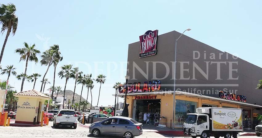 Exigen empresarios que se retiren los espectaculares del “Coco Bongo”