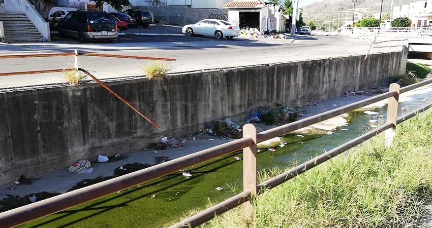 Destruidos los barandales del canal pluvial de Miramar; vecinos exigen pronta reparación