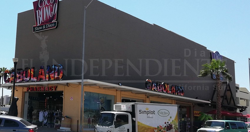 Revocan permisos a Coco Bongo; debe retirar anuncios luminosos