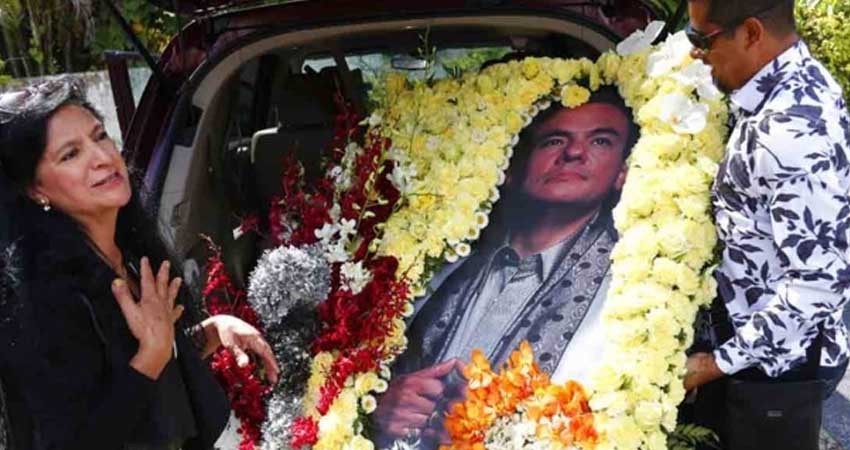 José José sería sepultado en Miami; Mayer busca que sea en México