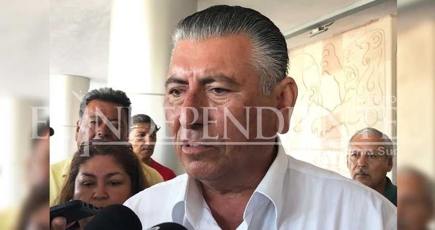 Taxistas se manifiestan en Palacio de Gobierno