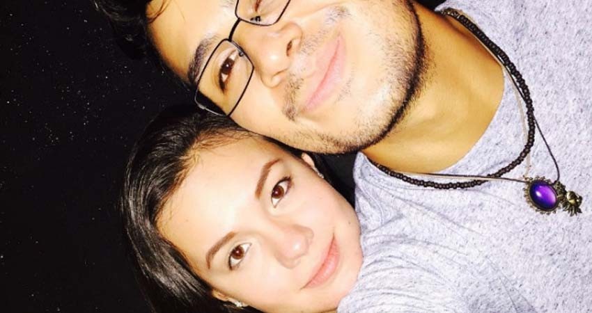 Indignan selfies de Sarita en el funeral de José José