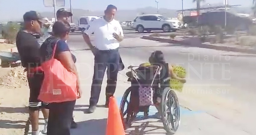 Pleito entre policías y limosneros en las calles de CSL