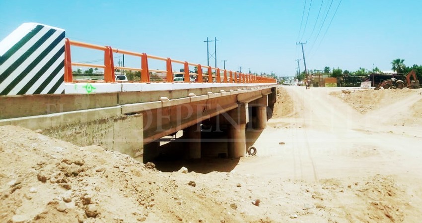 Crece invasión en puente de la colonia Santa Rosa