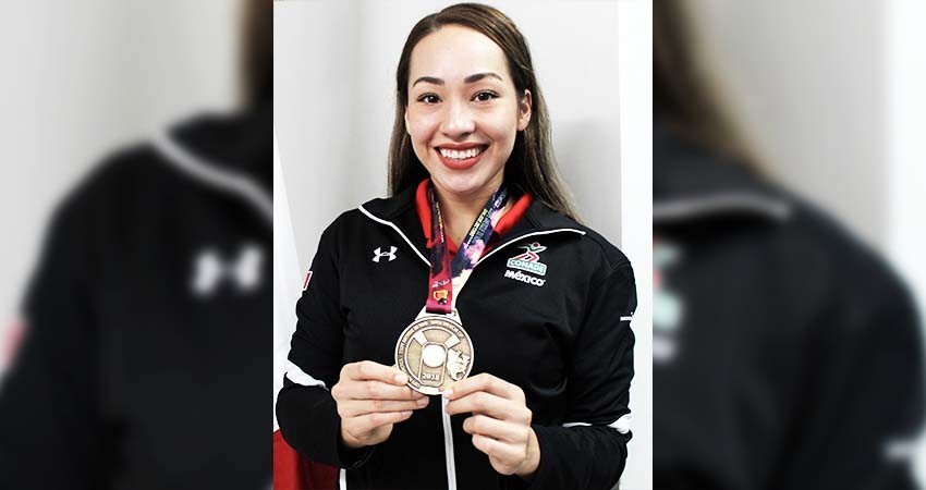 Registra Paula Flores candidatura al PED