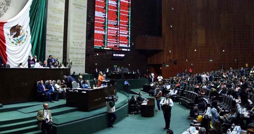 Diputados aprueban ley para que nadie gane más que el presidente