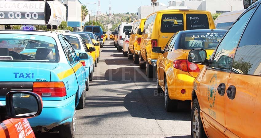 Ante manifestaciones, diputada amenaza con retirar concesiones a transportistas