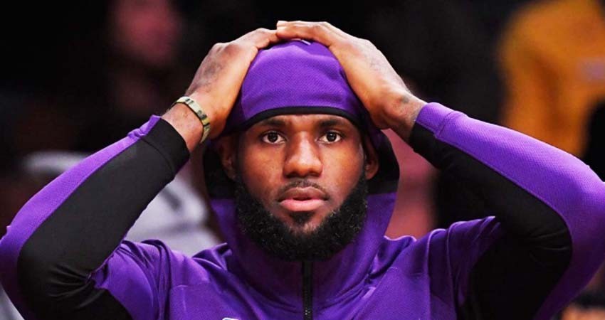 Le llueven críticas a LeBron James