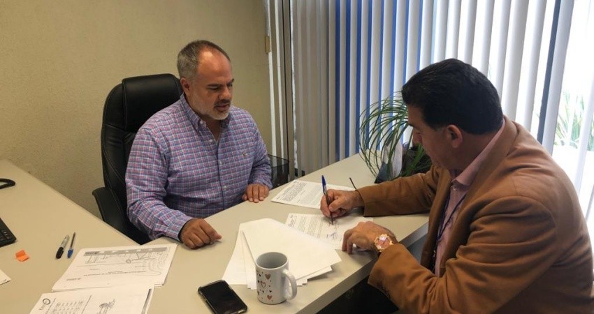 Firma Alcalde convenio con PEMEX para donación de asfalto para La Paz