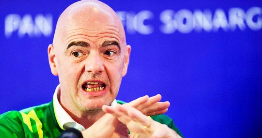 Infantino aboga por prohibir a racistas ingreso a estadios